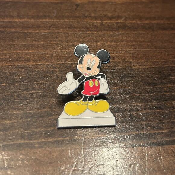 Disney Parks‎ Cast Exclusive Full Color Mickey Mouse Trading Pin Disneyland Y2K - Picture 1 of 2